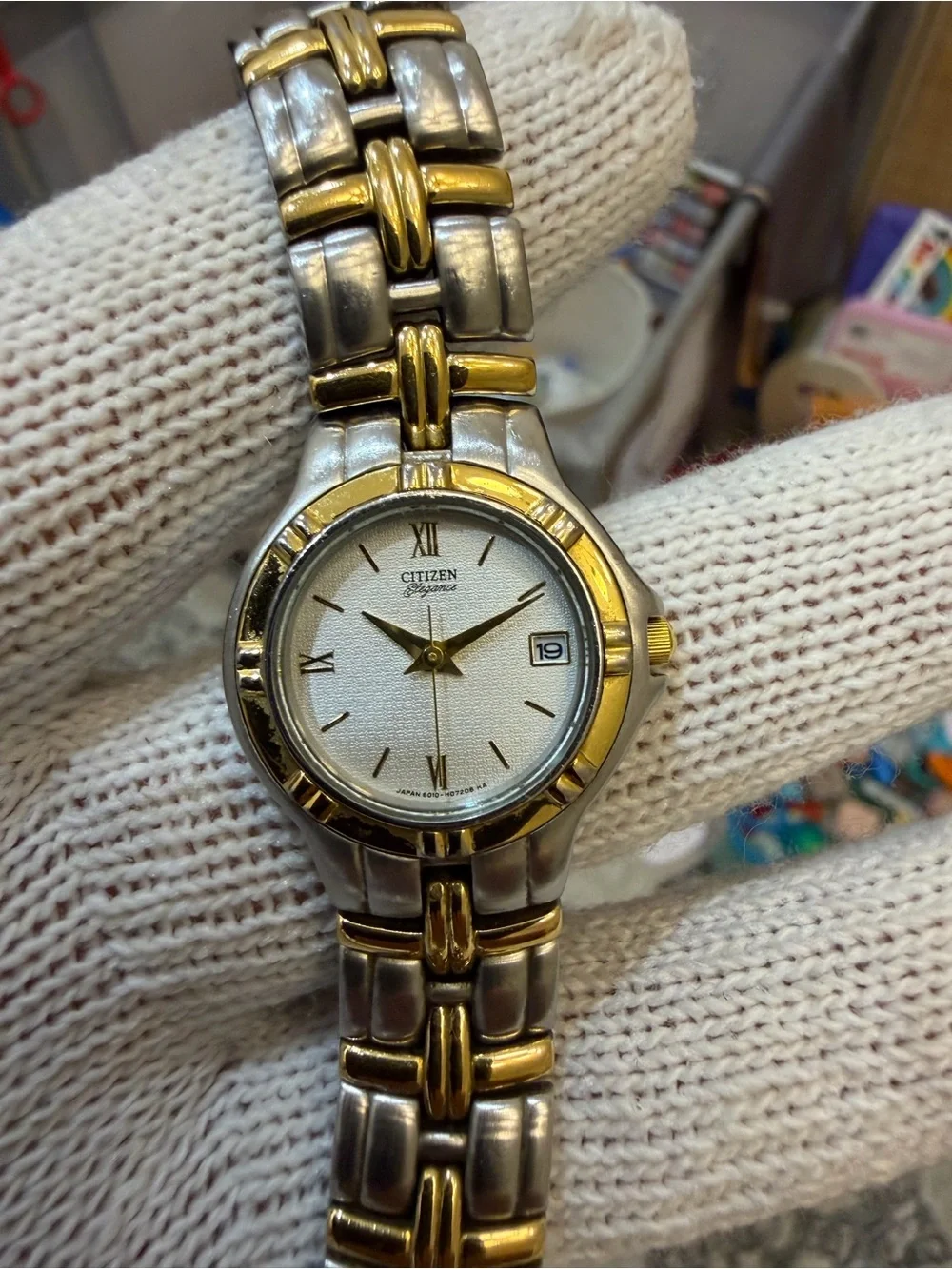 Vintage Citizen Elegance Women's Two-Tone Watch Textured Dial Date 6010-H04538